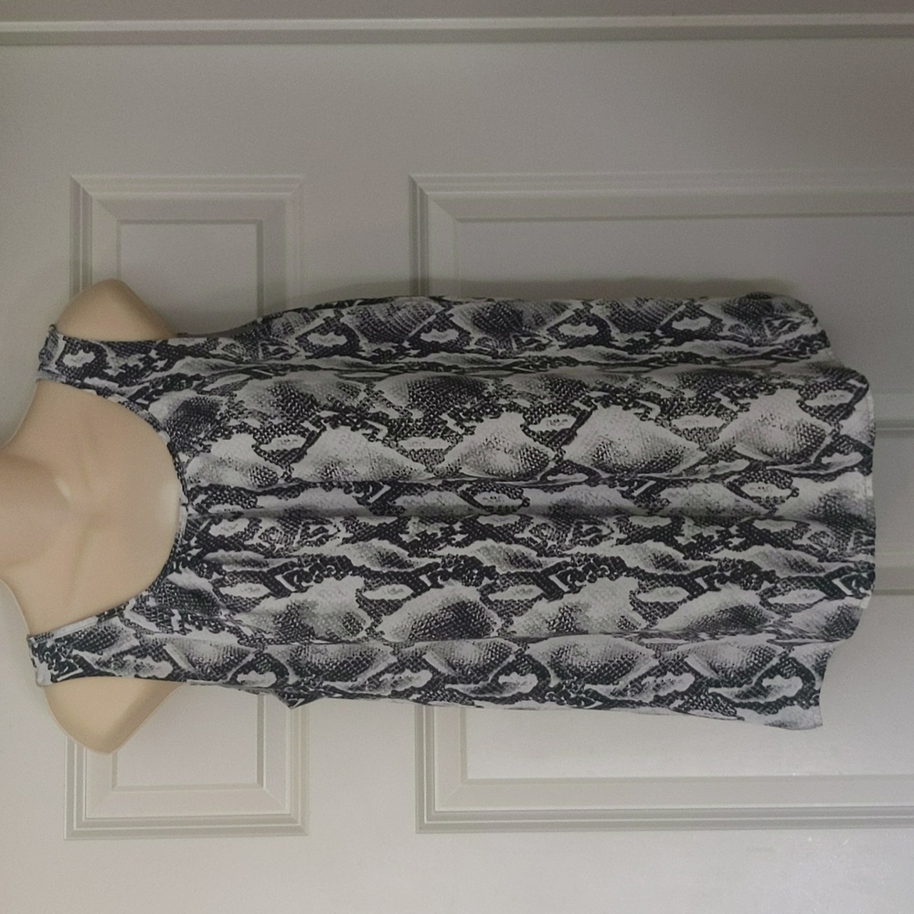 Apt 9 Medium Snake Skin Sleeveless Top